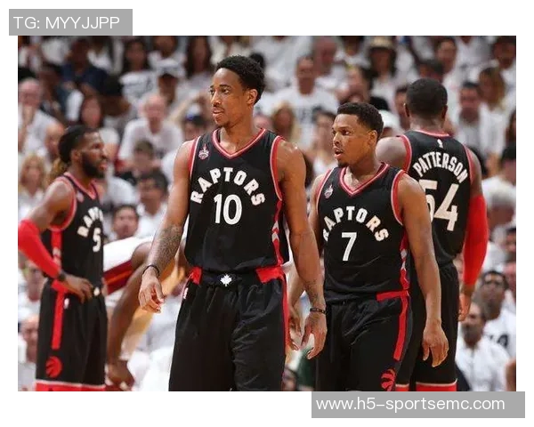 鲍威尔表现出色三分精准罚球稳定助力球队争胜