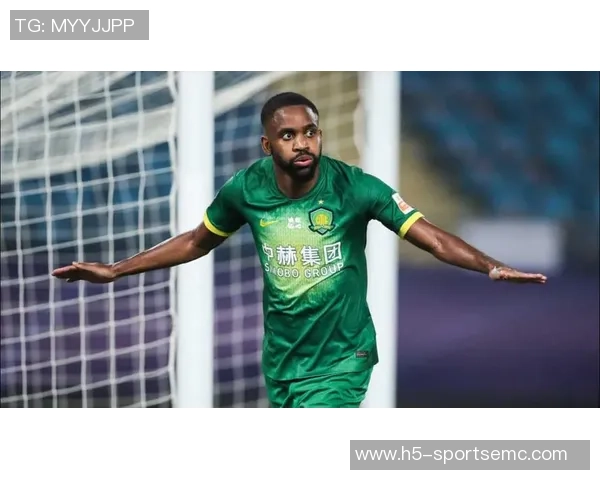 巴坎布门前绝佳机会中横梁球员自投自破成意外进球